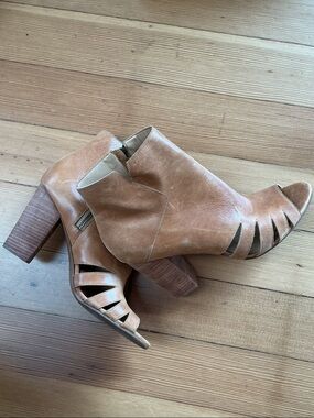 Women's Tan Peep-Toe Block Heel Booties